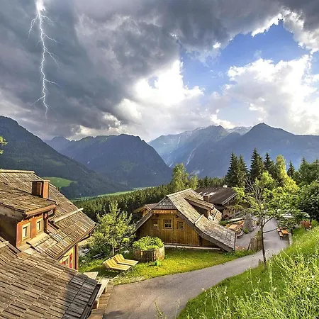 In Wildkogel Near Slopes & Pool Chalé