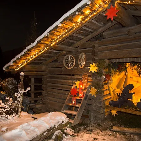 Chalé In Wildkogel Near Slopes & Pool